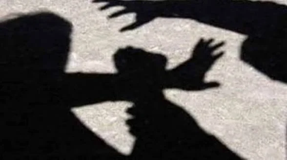 चार साल के मासूम बेटे और पत्नी पर हमला, वारदात से मचा हड़कंप