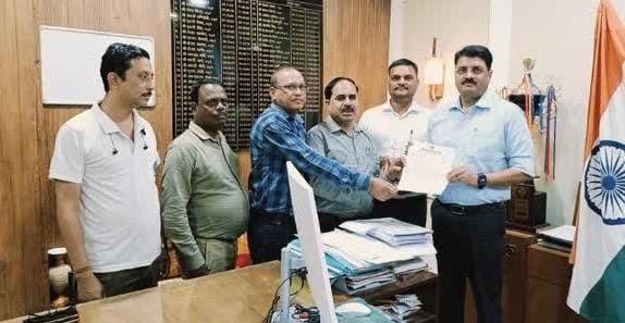 बिलासपुर में फोटोजर्नलिस्ट और पिता को गुंडों ने पीटा, अब क्या कलम पकड़ने से पहले ‘हथियार’ भी उठाना पड़ेगा?… 1 IMG 20250601 WA0081